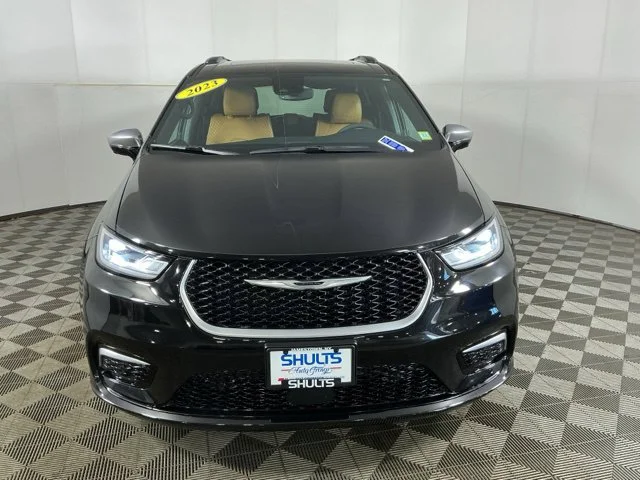 Used 2023 Black Chrysler Pinnacle image 3