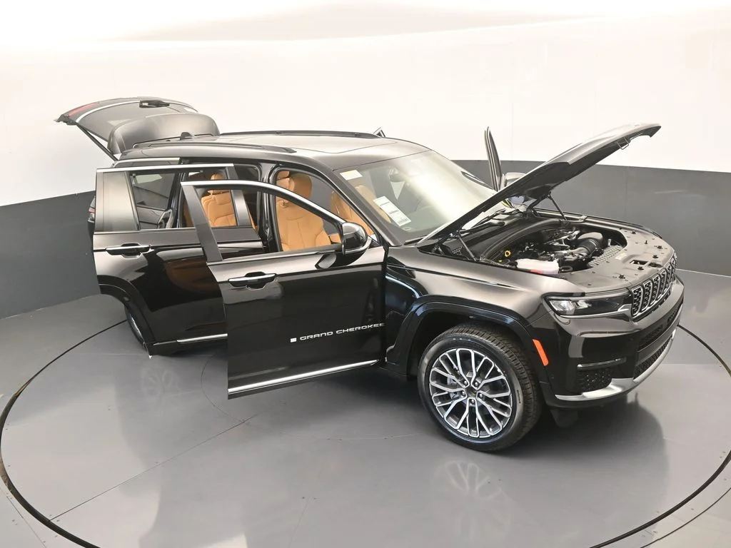 New 2025 Diamond Black Crystal Pearl-Coat Exterior Paint Jeep Summit image 70