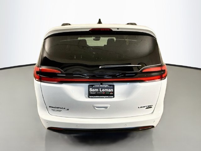 New 2027 Bright White Clear-Coat Paint Chrysler Limited image 6