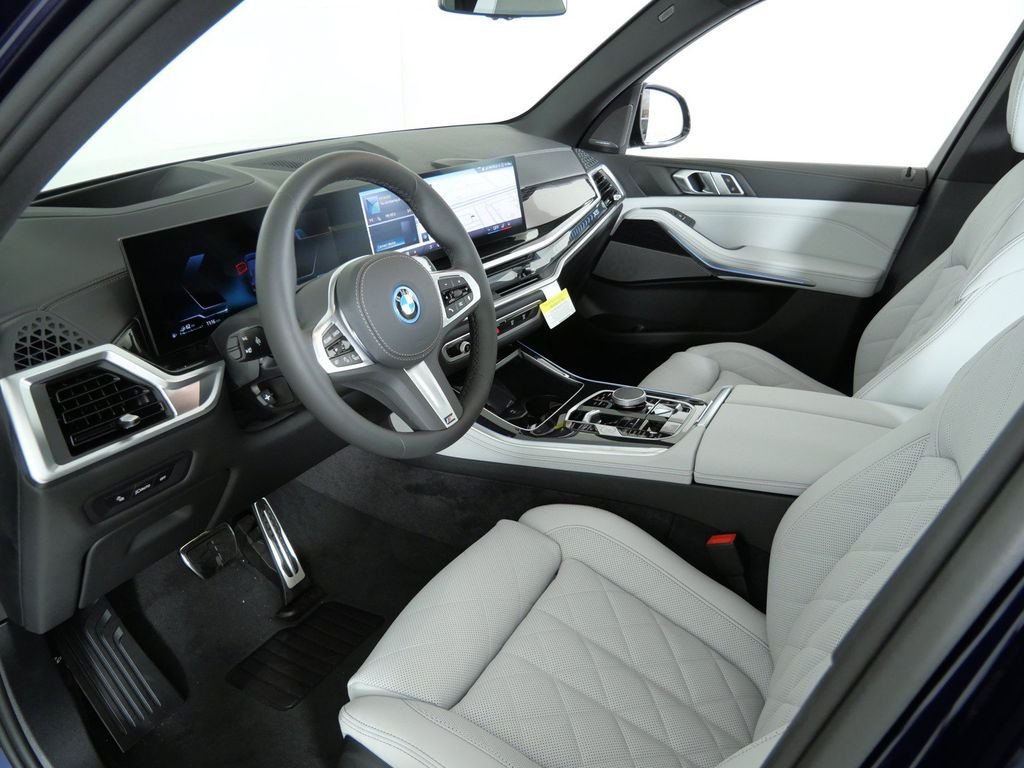 New 2026 Tanzanite Blue II Metallic BMW xDrive50e image 35