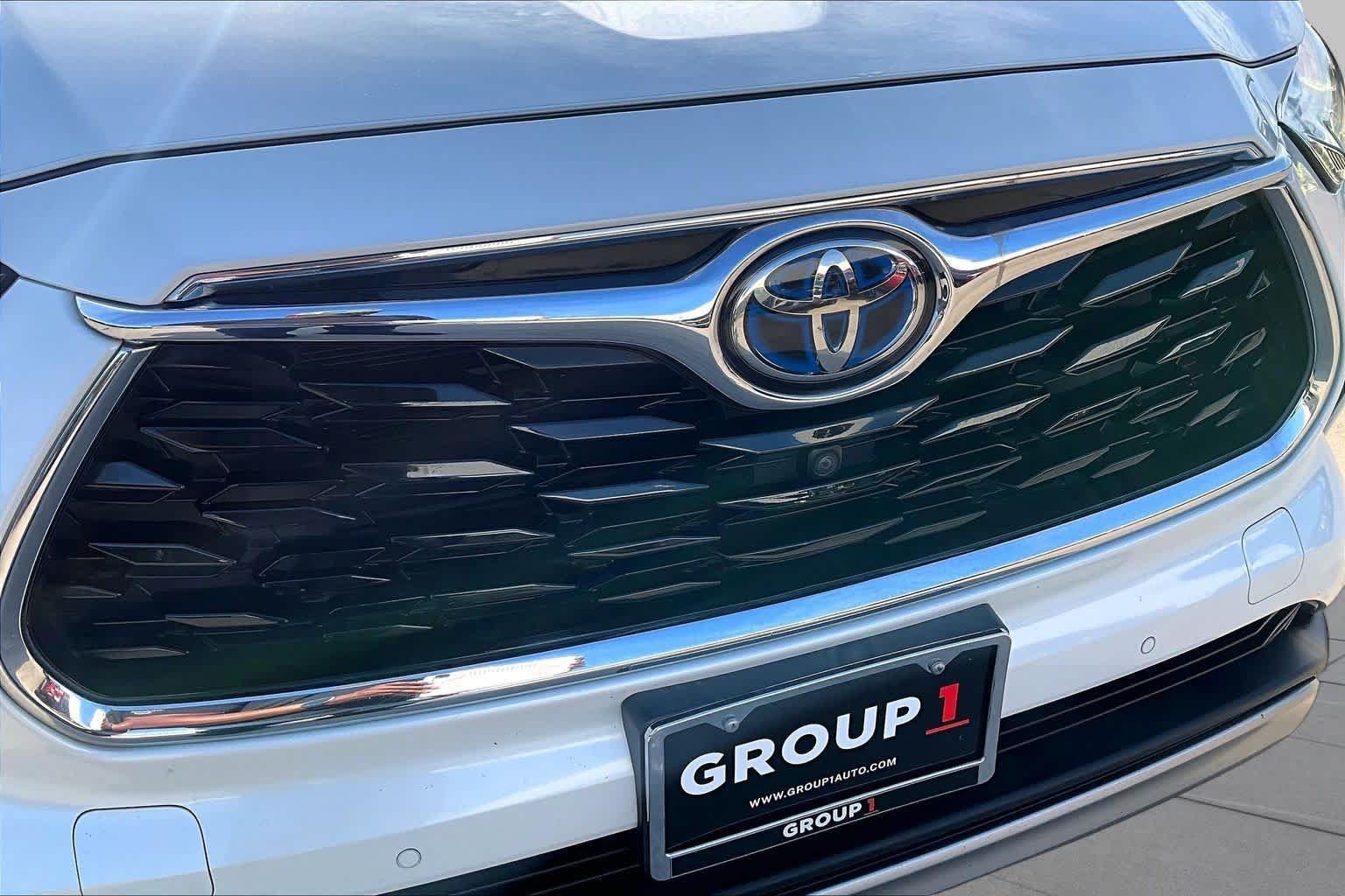 Used 2020 Blizzard Pearl Toyota Hybrid Platinum image 29