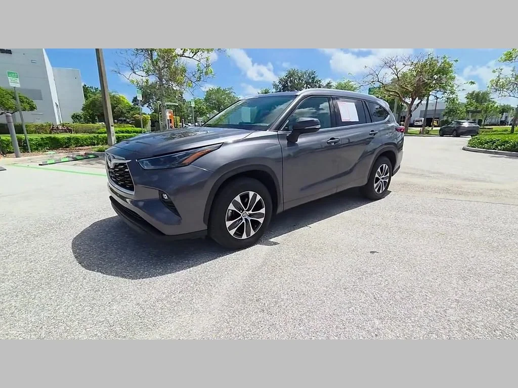 Used 2022 Magnetic Gray Metallic Toyota Hybrid XLE image 49