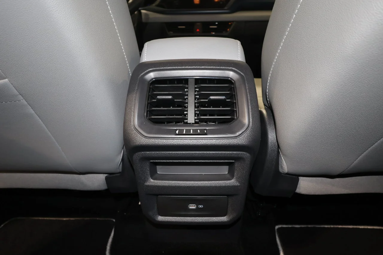 Used 2023 Gray Volkswagen 1.5T SE image 28