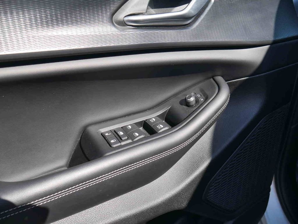 Used 2025 Silver Jeep Altitude X image 23