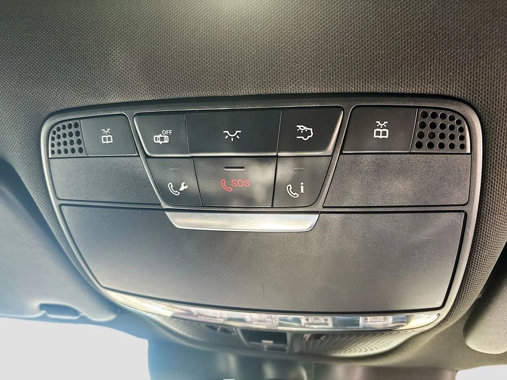 Used 2018 White Mercedes-Benz GLC 300 image 29