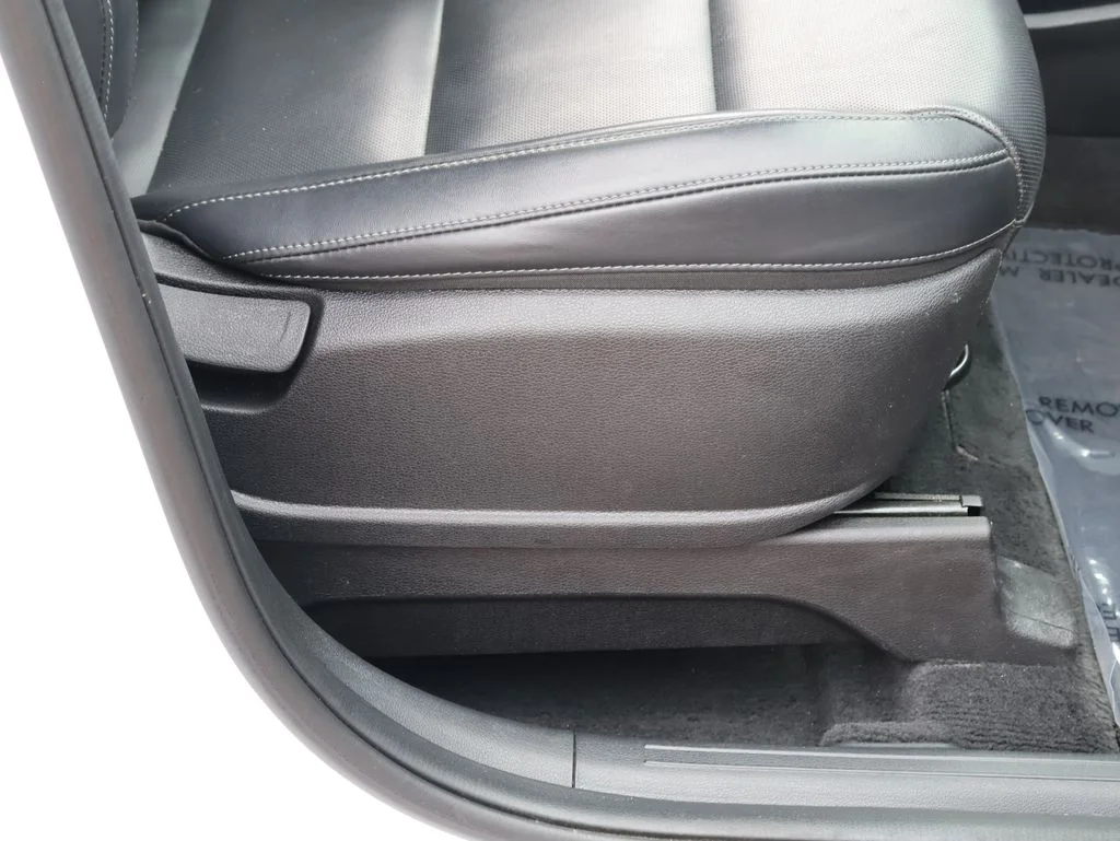 Used 2025 White Kia S image 9
