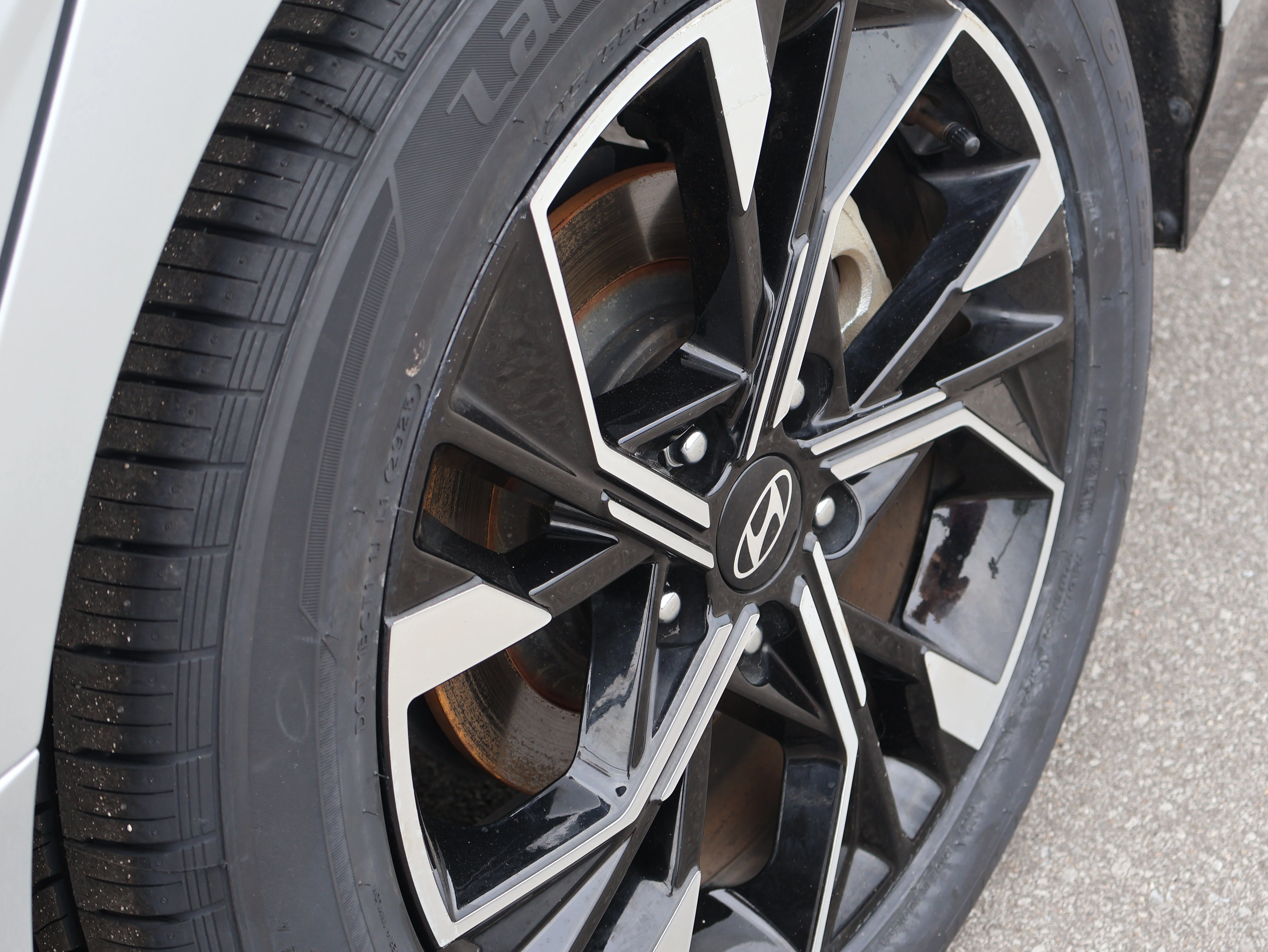 Used 2025 Aero Silver Hyundai SEL image 44