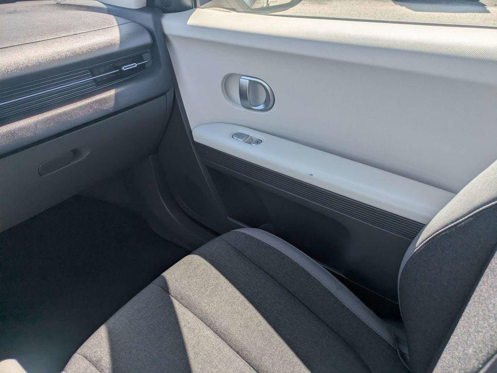 New 2023 Black Hyundai SE image 17