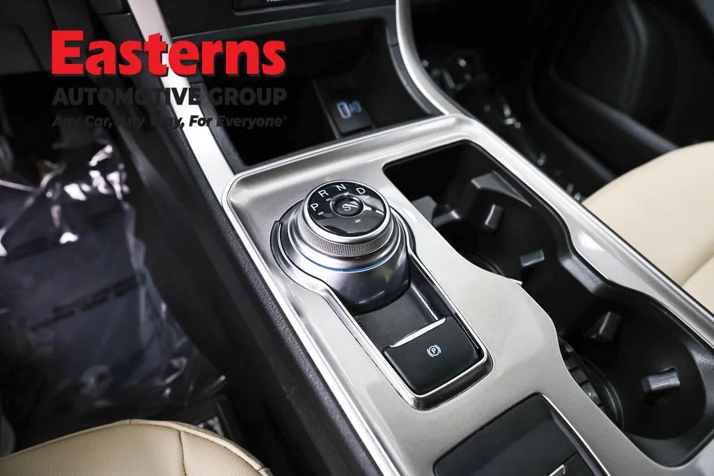 Used 2023 Gray Ford SEL image 13