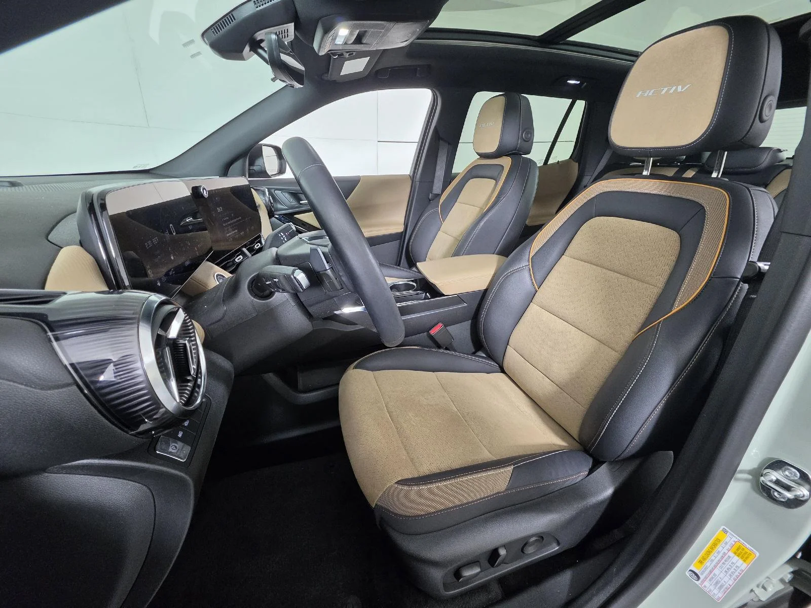 Used 2025 Cacti Green Chevrolet AWD ACTIV image 2