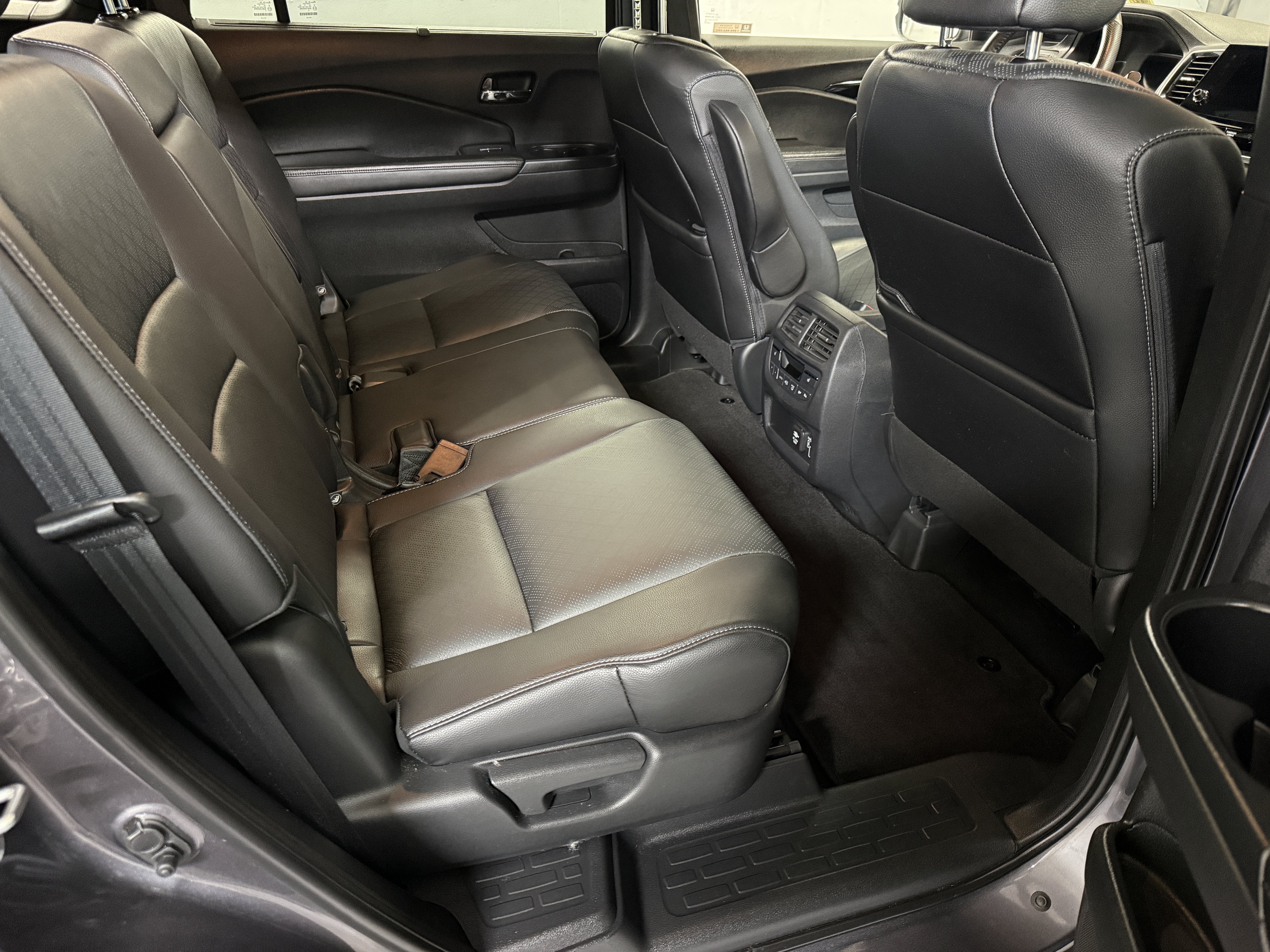 Used 2019 Modern Steel Metallic Honda Touring image 21