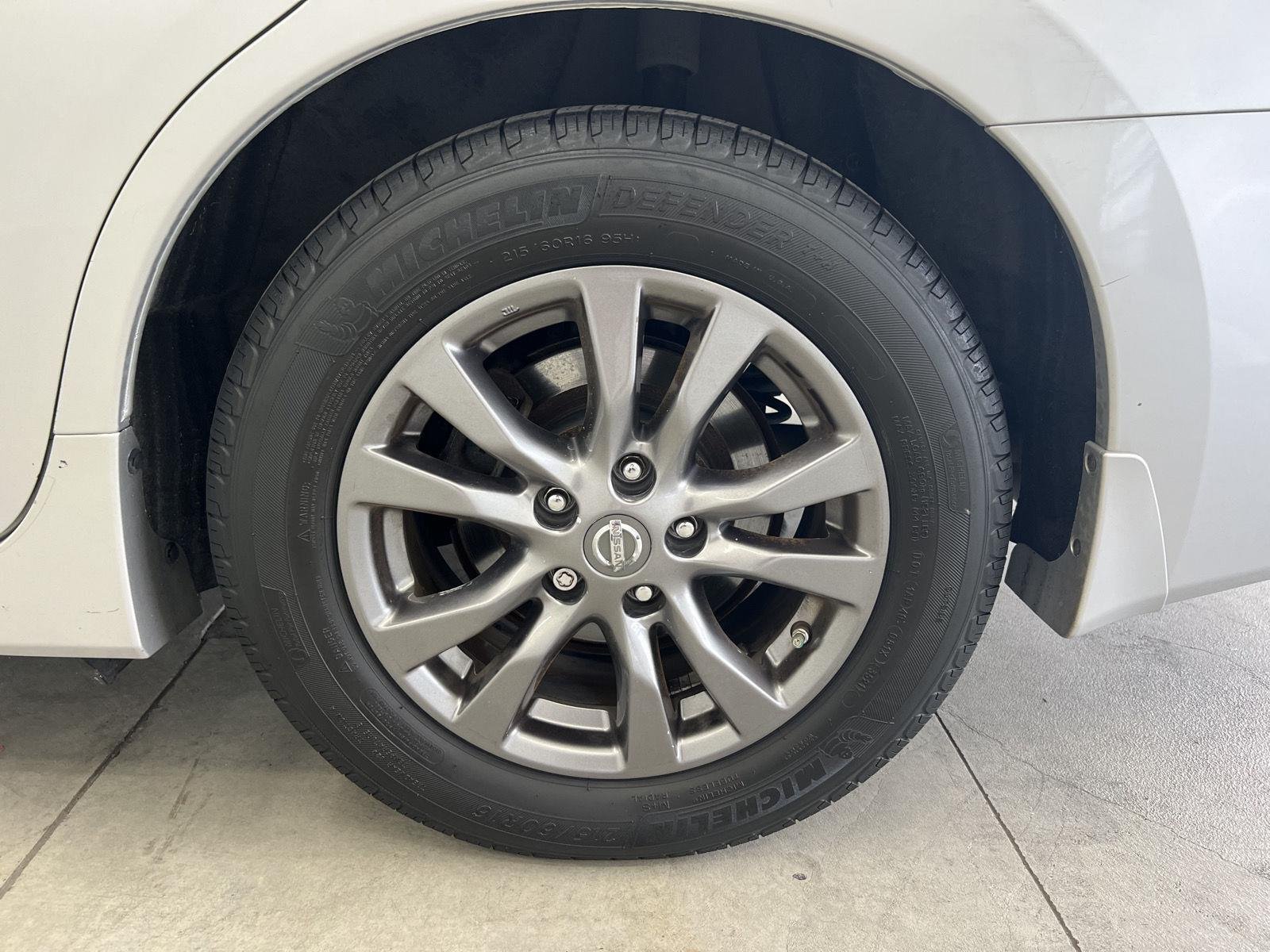 Used 2015 Brilliant Silver Nissan 2.5 S image 10