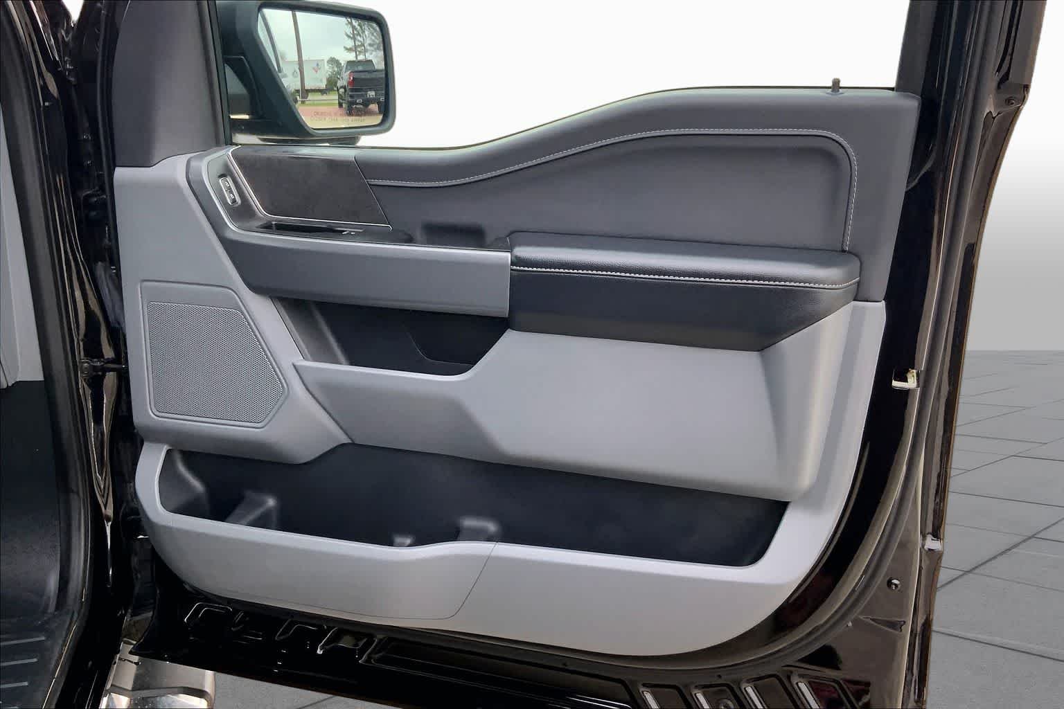 Used 2024 Agate Black Metallic Ford XLT image 36