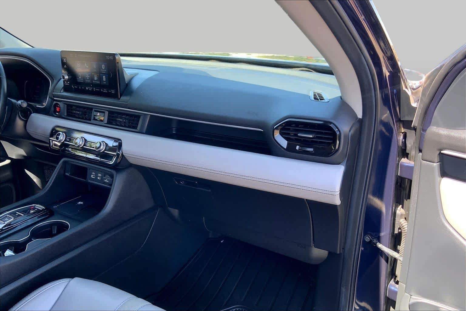 Used 2025 Obsidian Blue Pearl Honda EX-L image 18