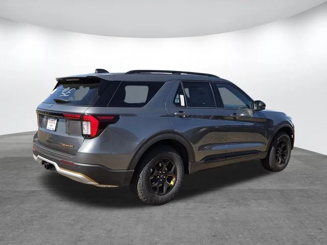 New 2026 Carbonized Gray Metallic Ford Tremor® image 34