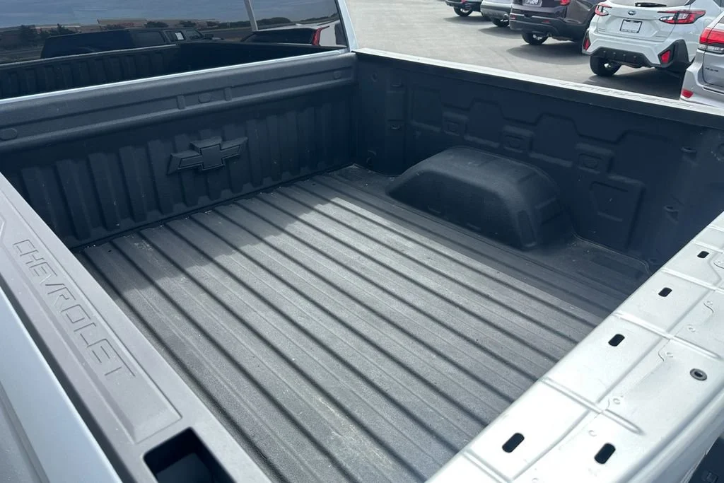 Used 2021 SILVER ICE METALLIC Chevrolet RST image 9