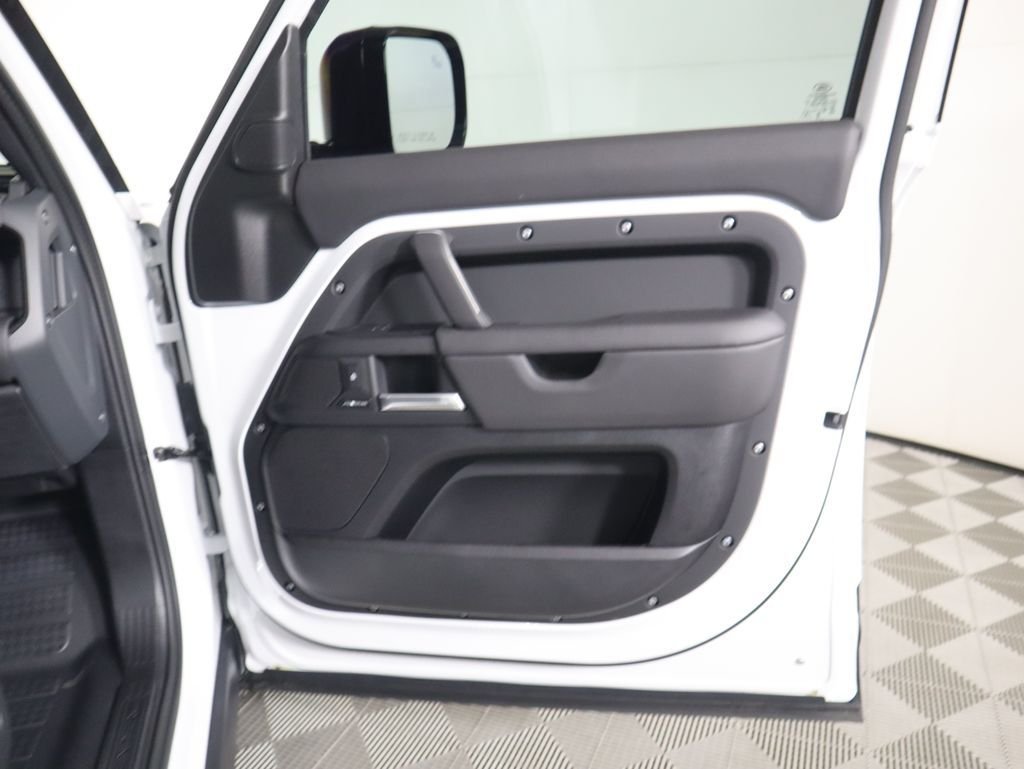 2025 Land Rover Defender S - Photo 27