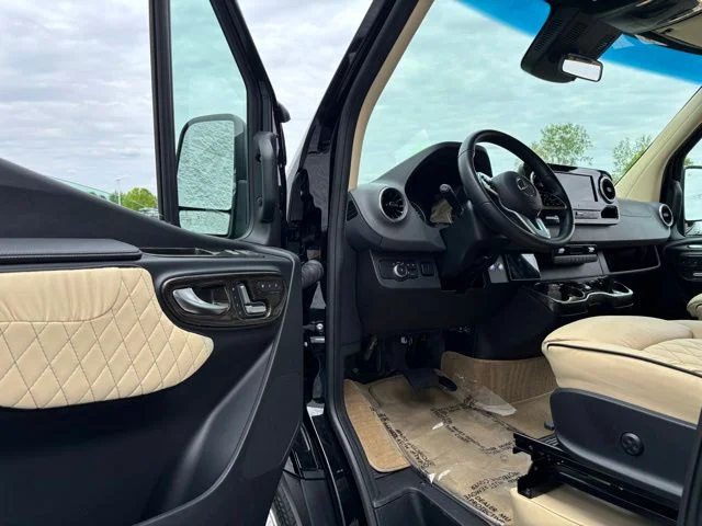 Used 2021 Black Mercedes-Benz Midwest Automotive Luxe Cruiser image 20
