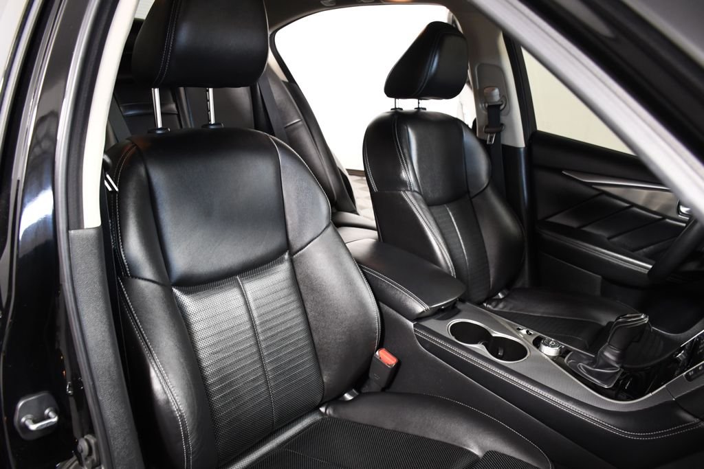 Used 2018 Black Obsidian INFINITI Sport image 20