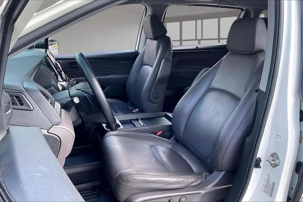 Used 2019 White Honda Touring image 21