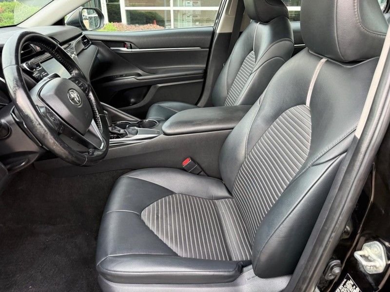 Used 2019 Midnight Black Metallic Toyota SE image 16