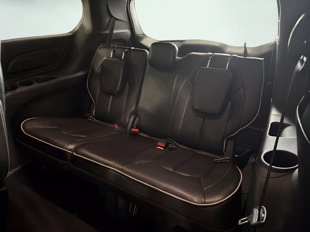 Used 2025  Chrysler Limited image 11