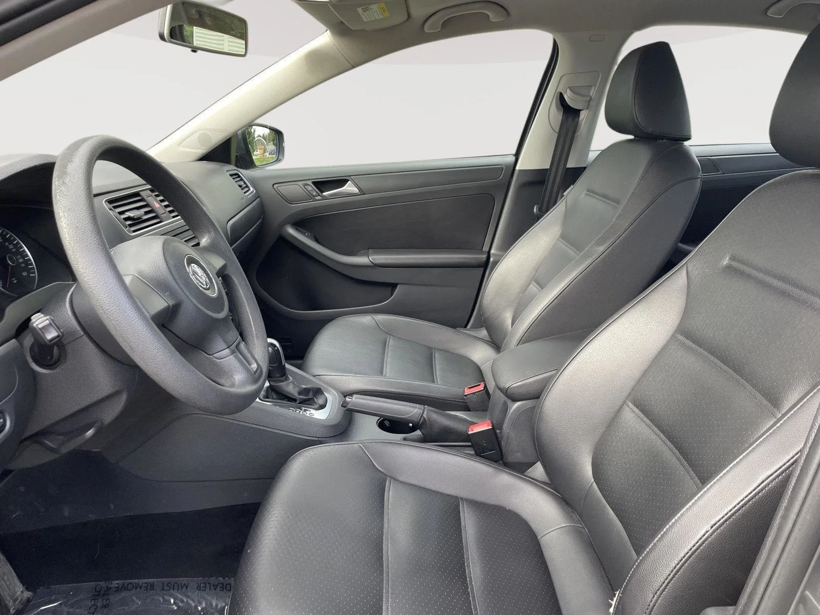Used 2014 Platinum Gray Metallic Volkswagen SE image 18