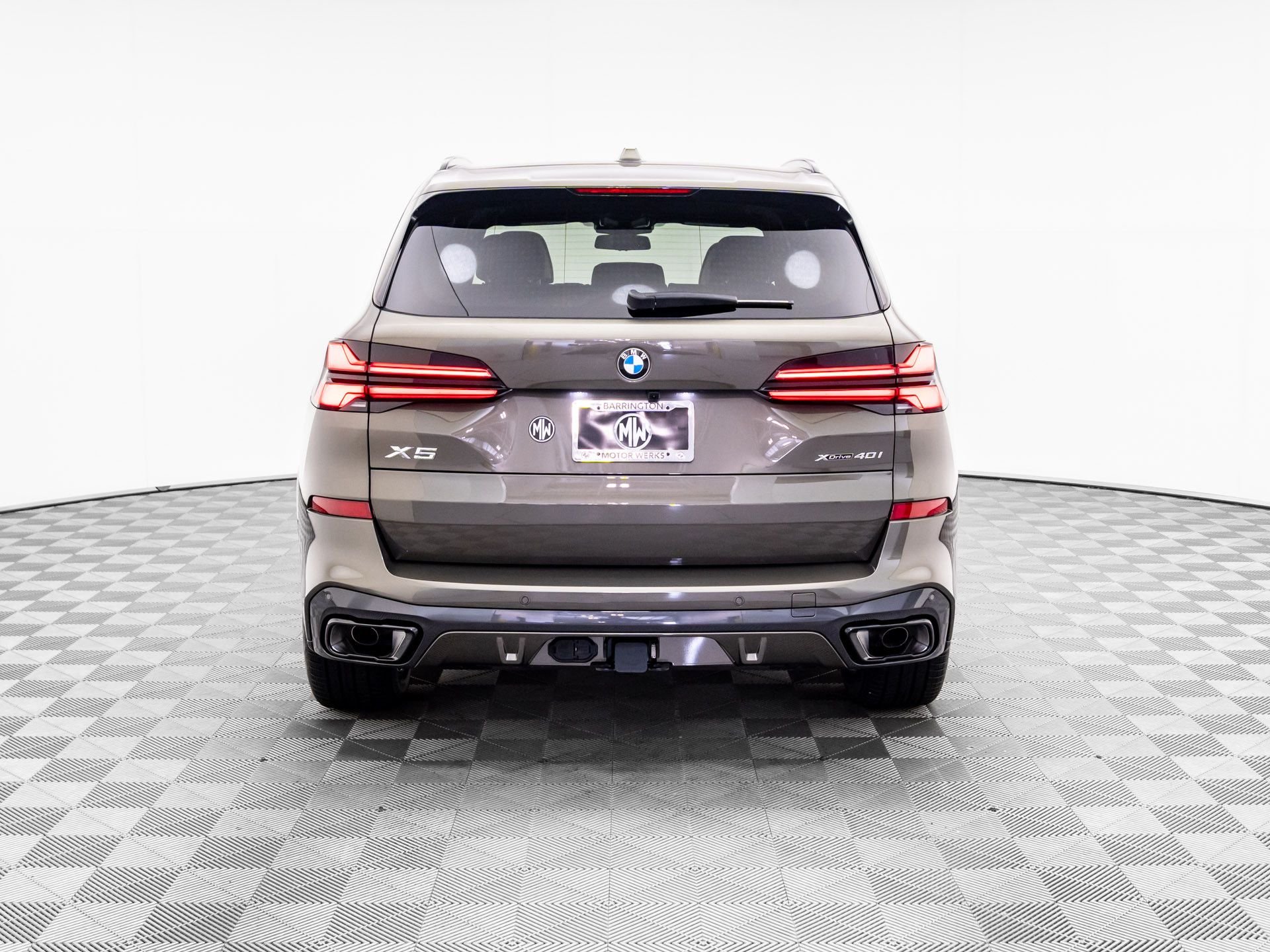 Used 2026 Green BMW xDrive40i image 4