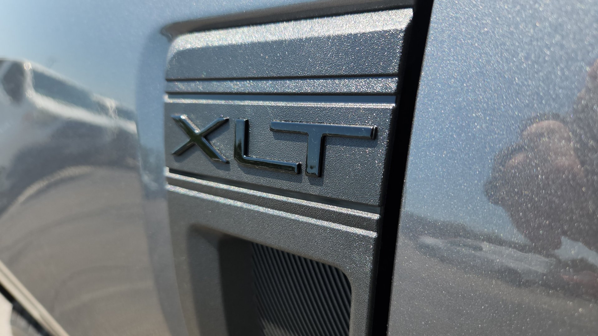 New 2026 Carbonized Gray Metallic Ford XLT image 10