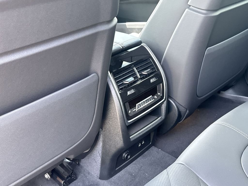 New 2026 Manhattan Green Metallic BMW xDrive50e image 23
