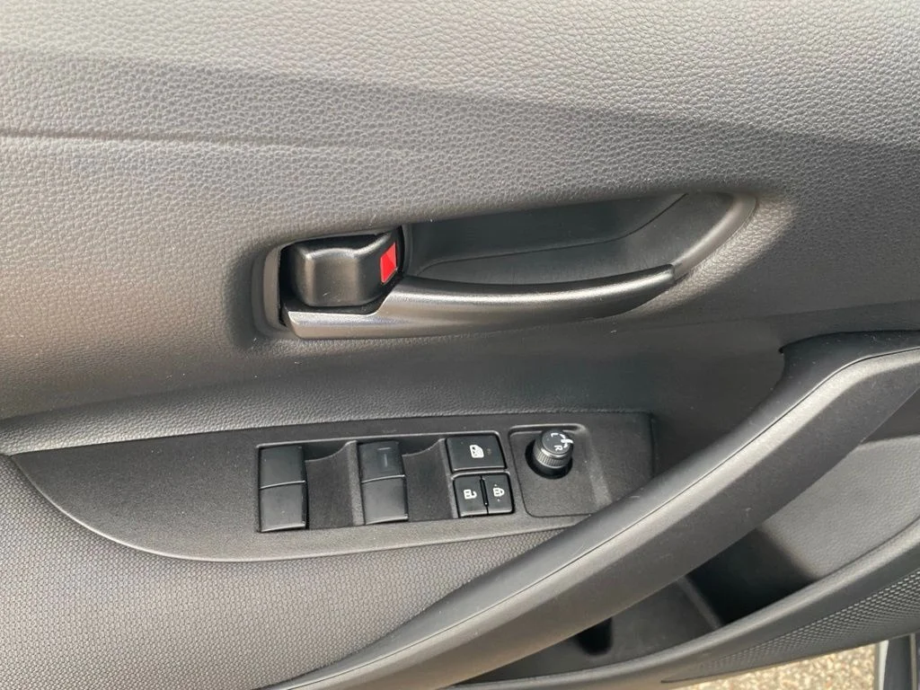 Used 2025  Toyota LE image 22