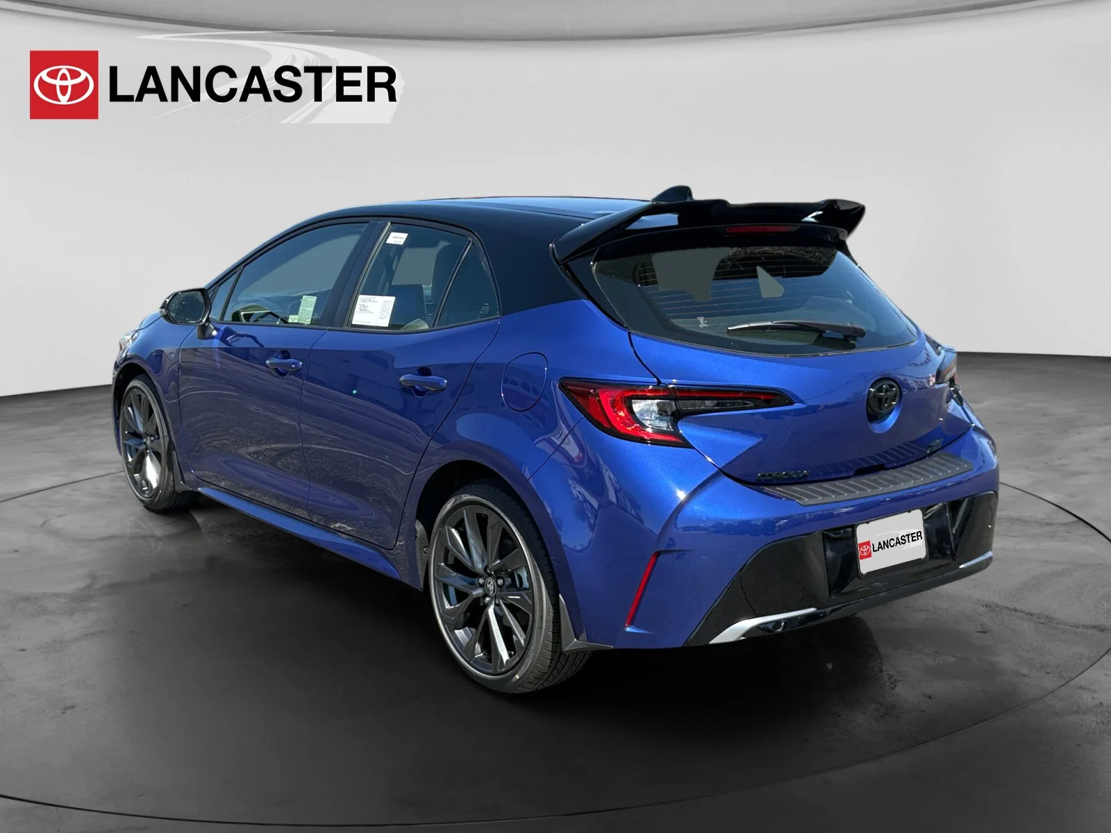 New 2026 Blue Crush Metallic with Midnight Black Metallic roof <sup>1</sup> Toyota  XSE image 5