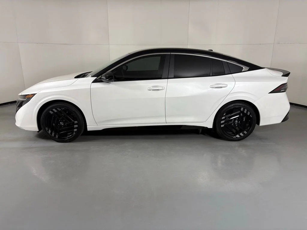 New 2026 Aspen White TriCoat / Super Black Two-tone Nissan SR image 6