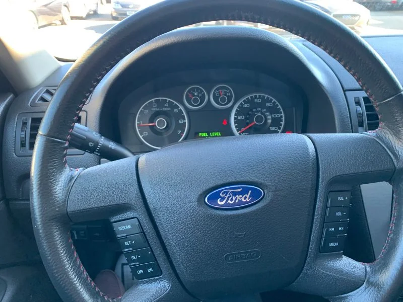 Used 2007 Gray Ford SE Sedan 4D image 25