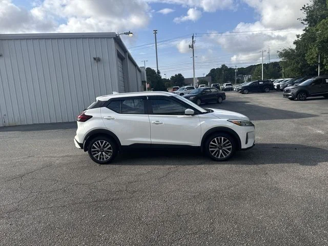 Used 2023 White Nissan SV image 4