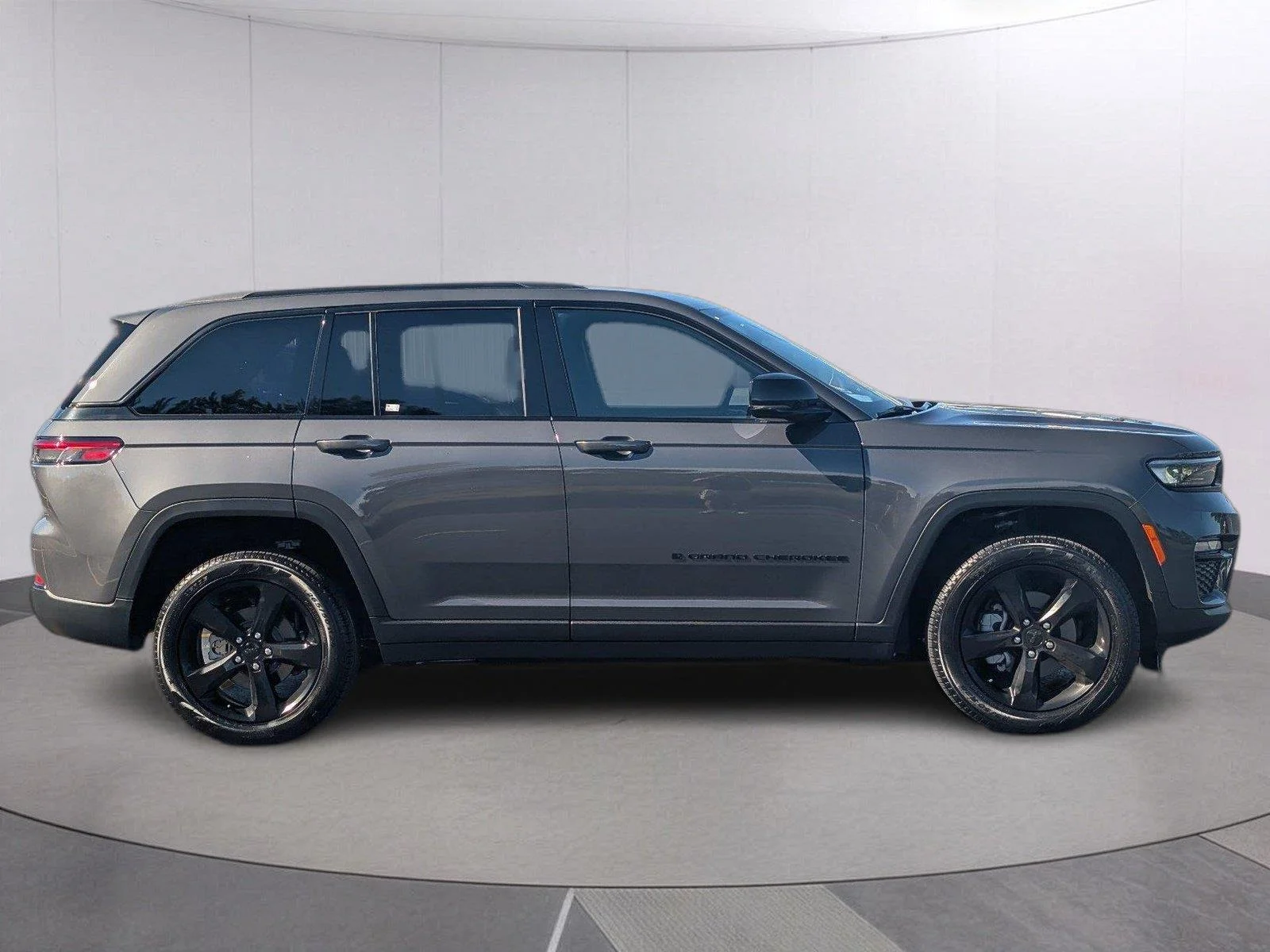 Used 2025 Baltic Gray Metallic Clearcoat Jeep Limited image 6