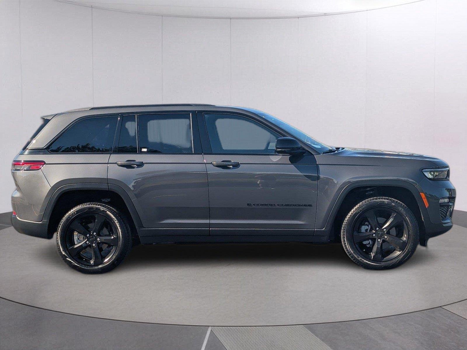 Used 2025 Baltic Gray Metallic Clearcoat Jeep Limited image 6