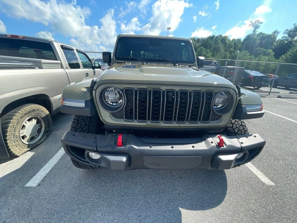 Used 2025 Green Jeep Rubicon image 4