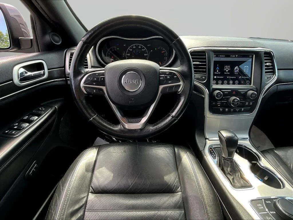 Used 2018 Crystal Metallic Jeep Limited image 10