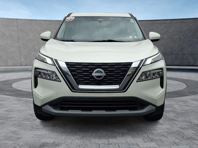 Used 2023 White Nissan SV image 3