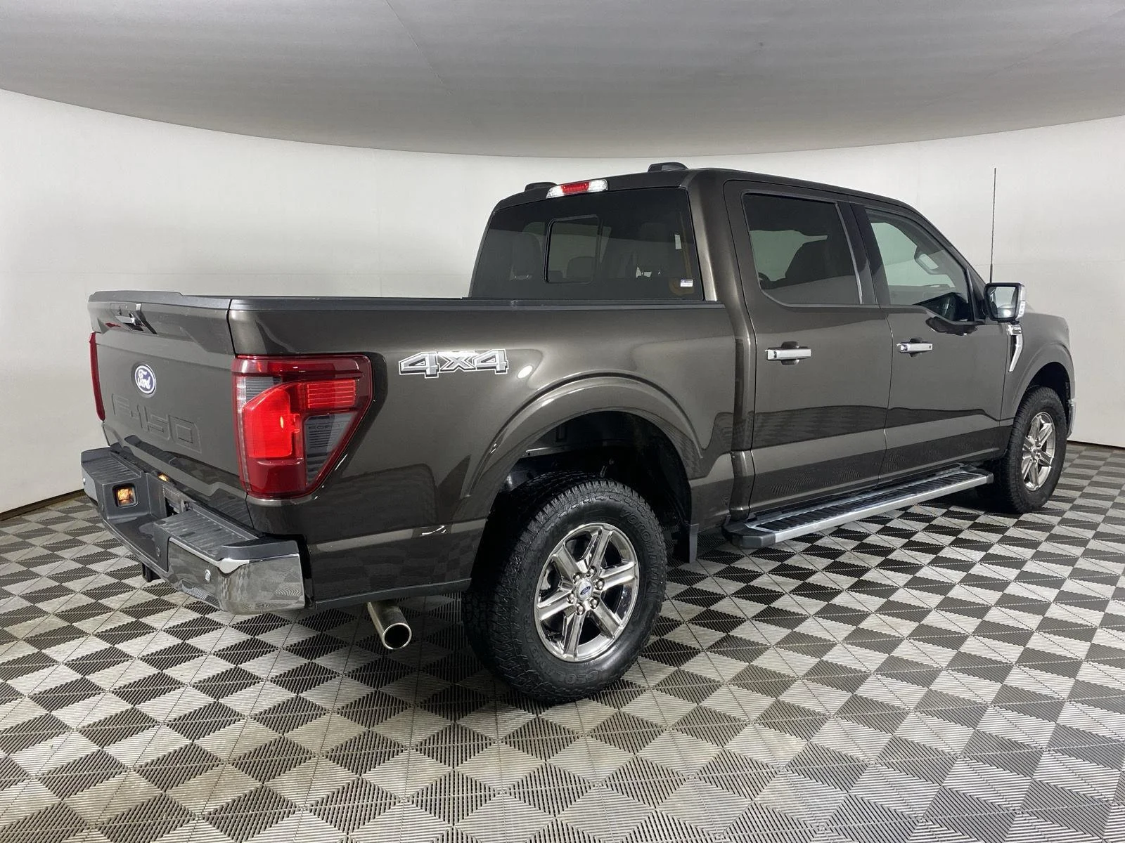 Used 2024 Darkened Bronze Ford XLT image 17