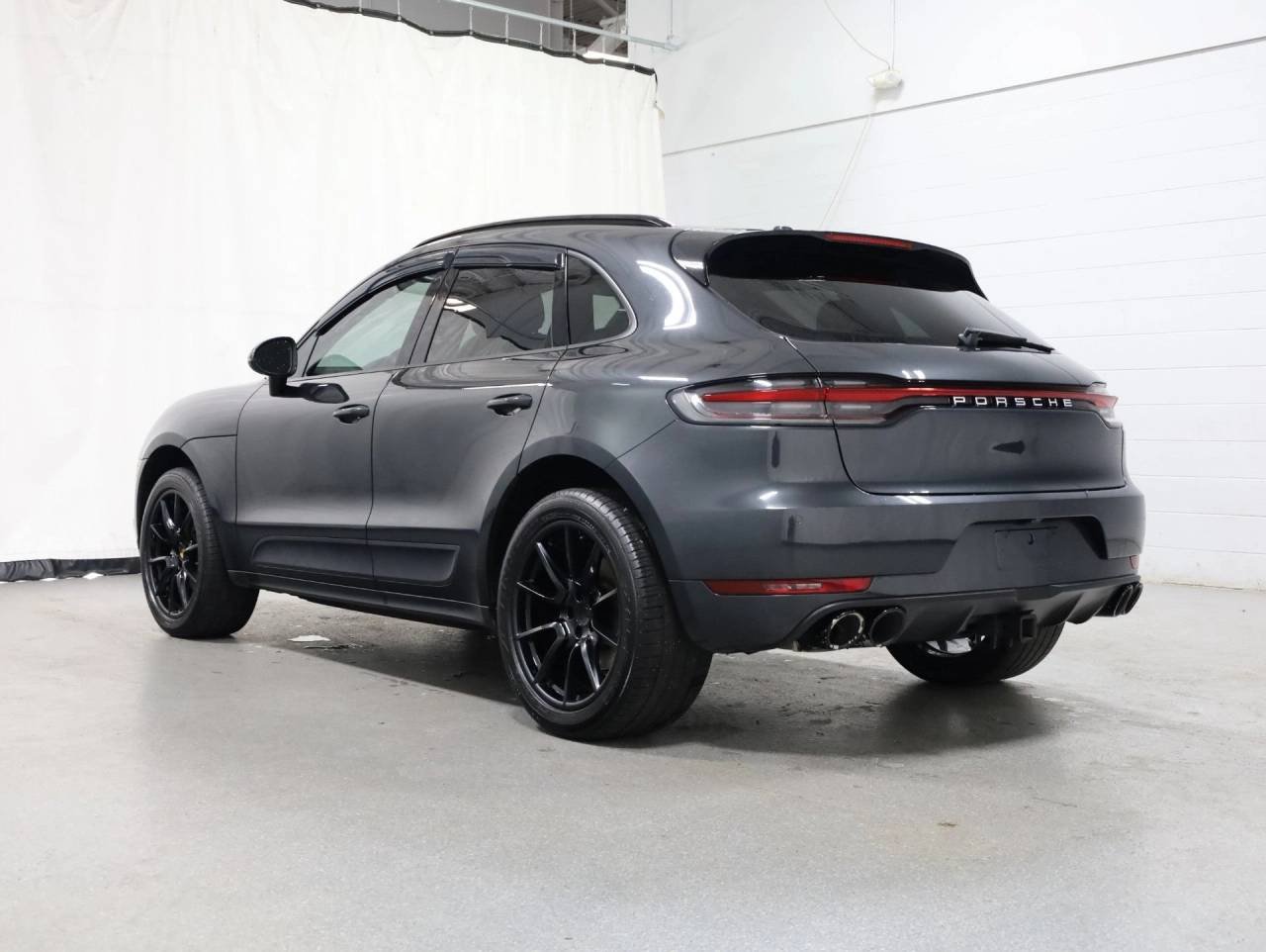 Used 2020 Vulcano Gray Metallic Porsche Macan image 3