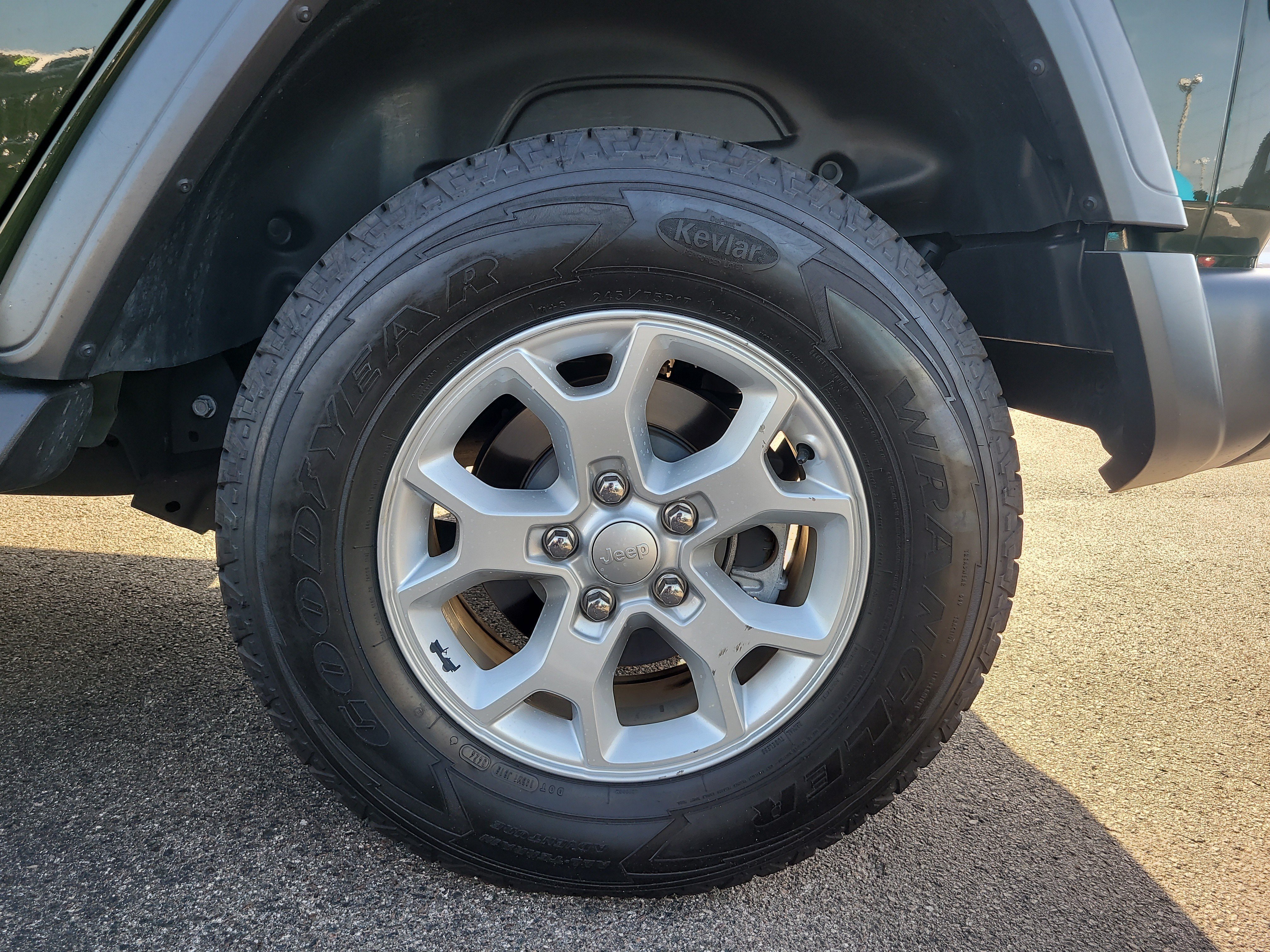 Used 2021 Sarge Green Clearcoat Jeep Unlimited Islander image 8