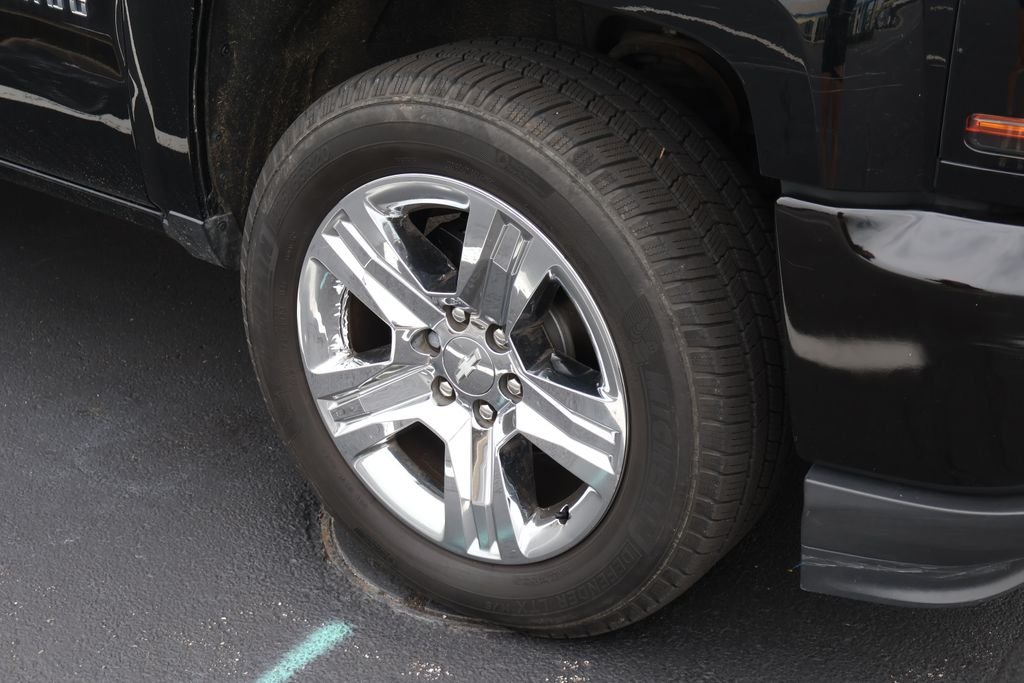 Used 2018 BLACK Chevrolet Custom image 8