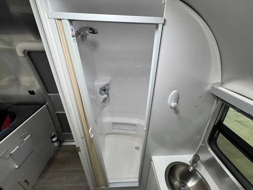 Used 2016 SILVER AIRSTREAM  image 27