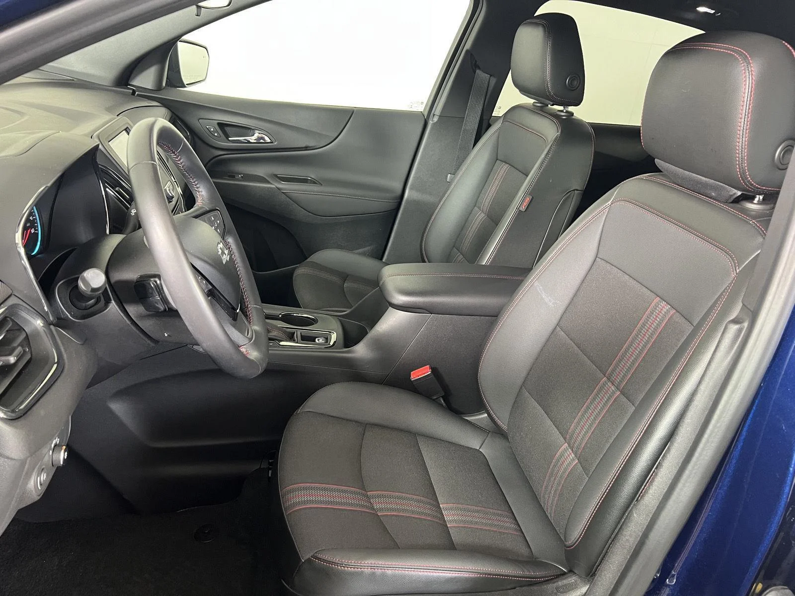 Used 2022 Blue Chevrolet RS image 4