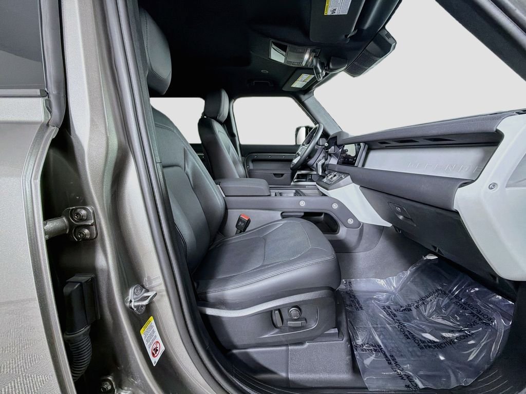 Used 2023 Silver Land Rover S image 30