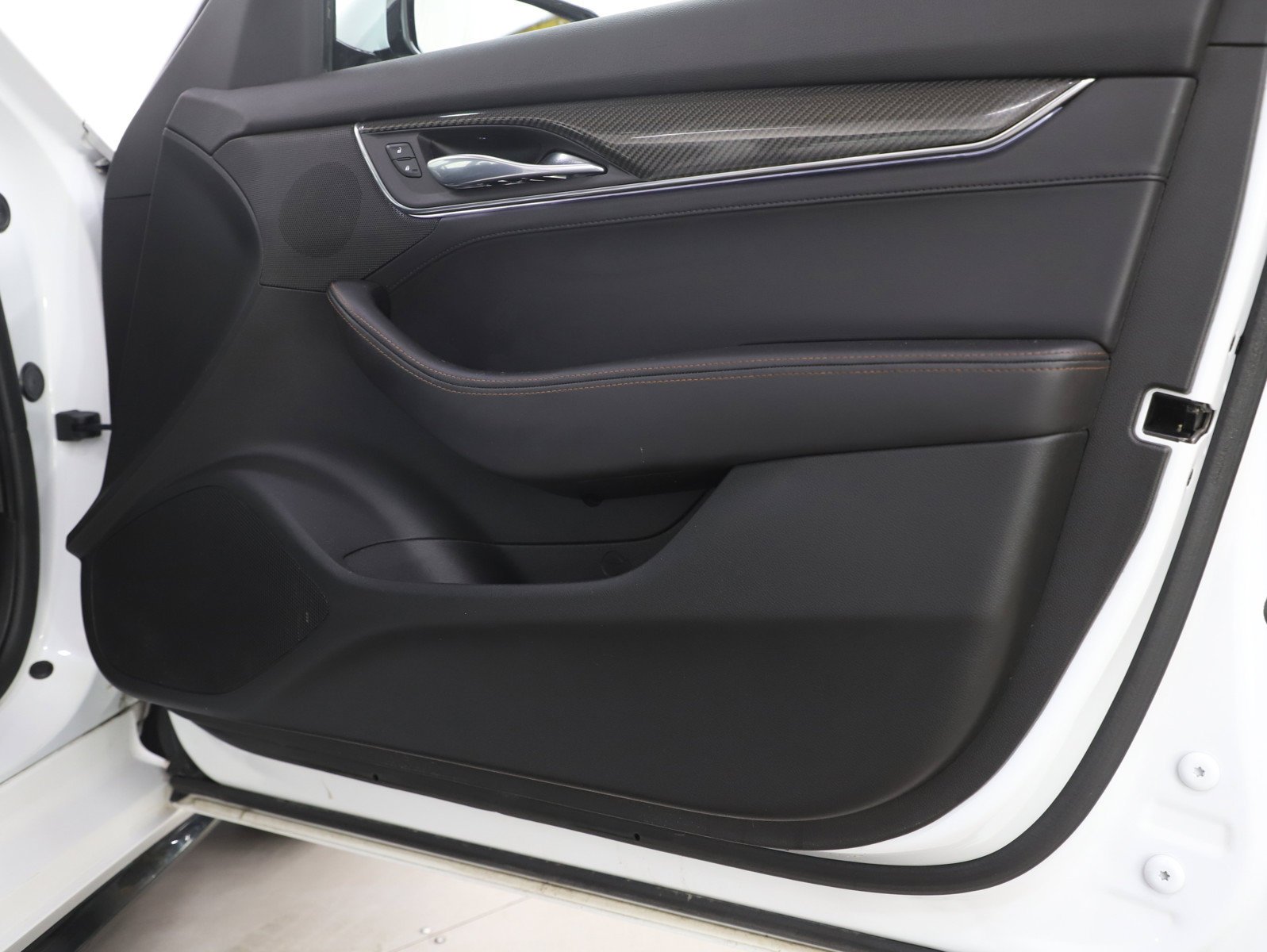 Used 2021 White Cadillac Sport image 9