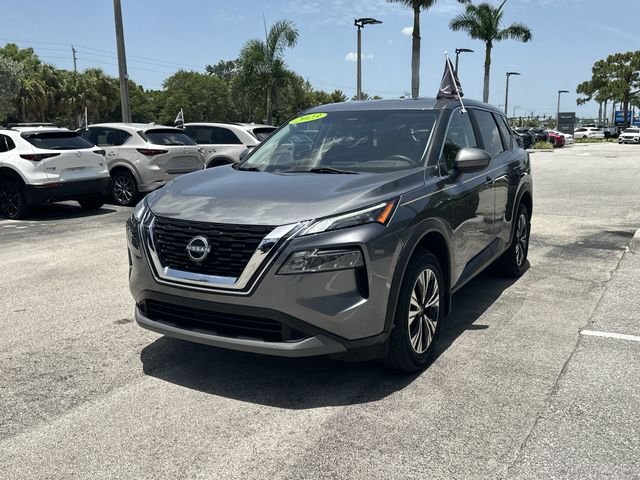 Used 2023 Gray Nissan SV image 3