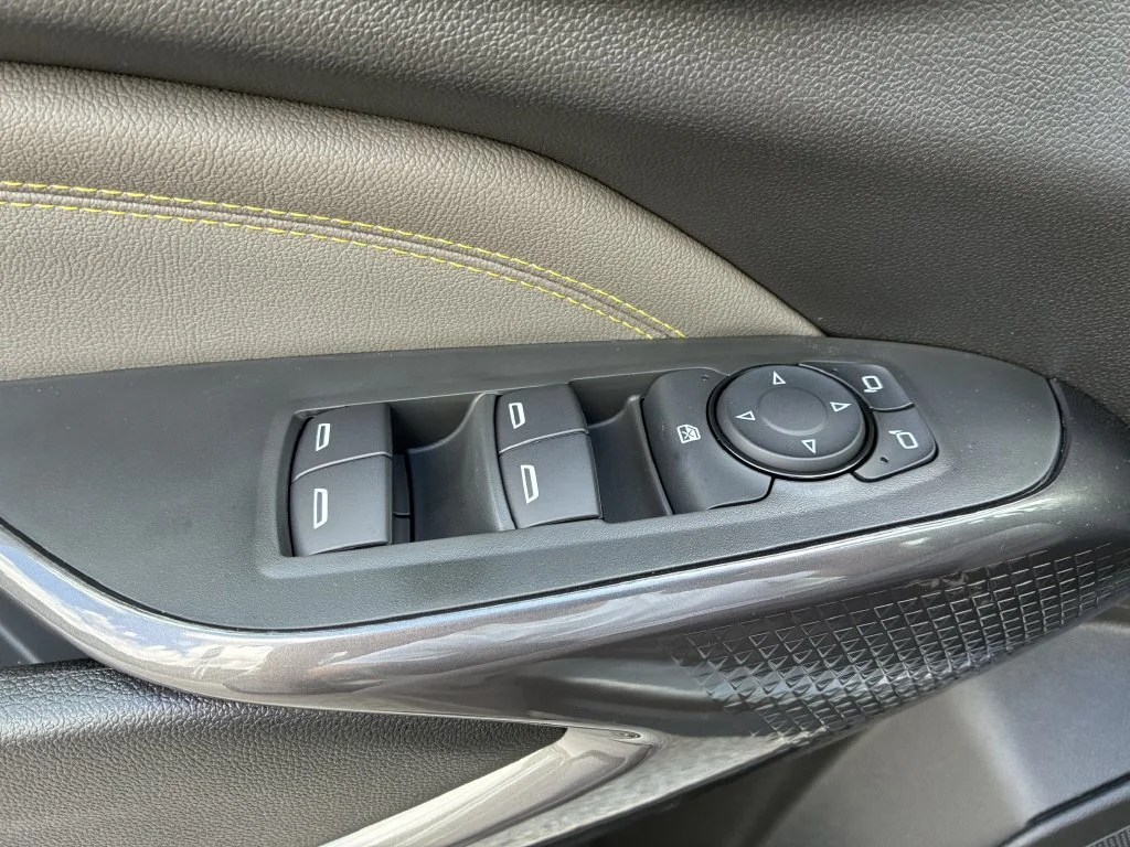 New 2026 Mosaic Black Metallic Chevrolet ACTIV image 11